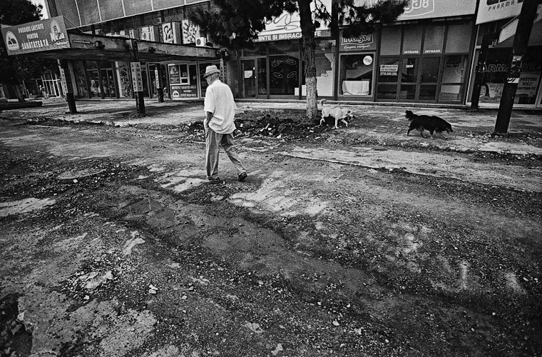Andu Simion Photography presents LA GAZETTE DE PLOIESTI series - analog and digital photos